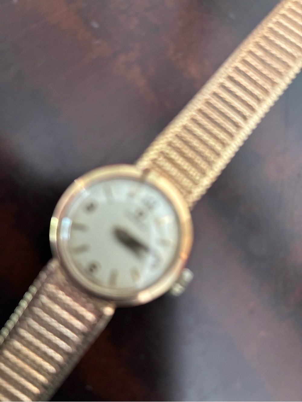 Omega Women's Gold Mesh Bracelet Watch with Red Presentation Case - Picture 2 of 11
